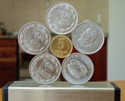image:  Standing Pentagonal Rose / Mandala of coins of Argentina (centre:  5 centavos 2009,ring: 50 centavos 1941)  